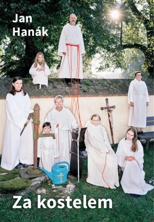ZA KOSTELEM