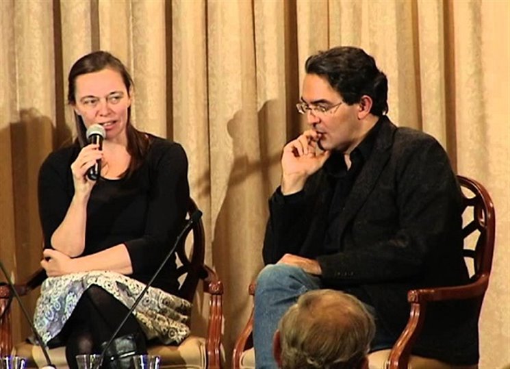 Bylo mu 23 let, když vyměnil Bogotu za Paříž, aby se mohl stát spisovatelem. V rodném městě, sužovaném kolumbijskou drogovou válkou s bombovými útoky a atentáty, by se toho nemusel dožít. Nyní, už jako mezinárodní hvězda jihoamerické literatury, přijíždí Juan Gabriel Vásquez do Prahy, aby mluvil o čerstvém překladu románu Reputace i o svém vztahu k Márquezovi.