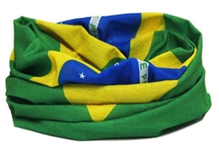 Autor Pavel Šembera je zkušeným cestovatelem, který Brazílii pravidelně navštěvuje jako obchodník, ale země a hlavně její obyvatelé mu učarovali. O svých zábavných i trpkých zkušenostech s poznáváním brazilských obyčejů píše několik let blog www.tudobem.cz