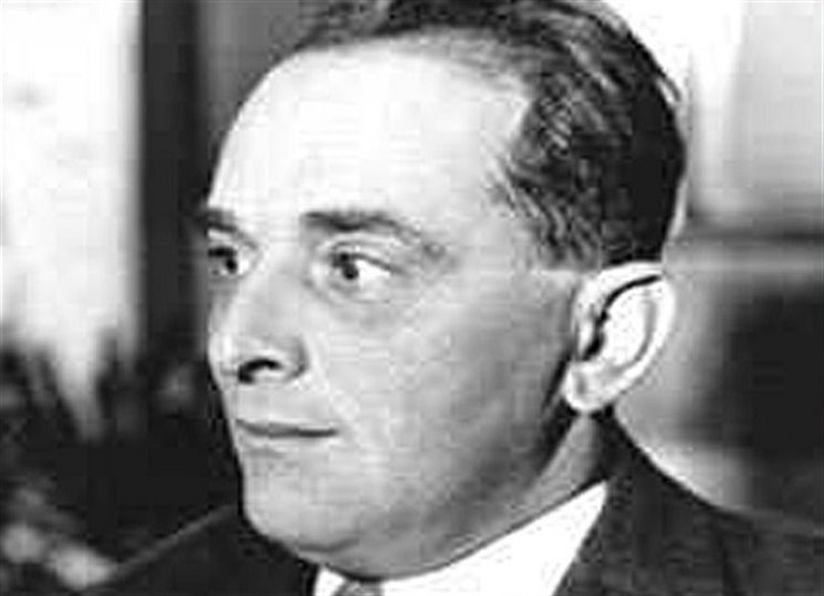 Večer moudrého humoru a dobových písní k nedožitým 125. narozeninám českého spisovatele. Připomeneme si Karla Poláčka jako rodáka z „Okresního města“, kterým ve svých knihách nikdy být nepřestal. Jeho život v Praze je spojený s počátky tvorby, novinářskými úspěchy i neúspěchy nebo romány, které jsou bohužel pro styl psaní vesměs vnímány jen jako humoristické. Připravil a uvádí Hynek Žirovnický, dobové písně zazní v podání zpěváka Václava Vomáčky s jeho vlastním klavírním doprovodem.