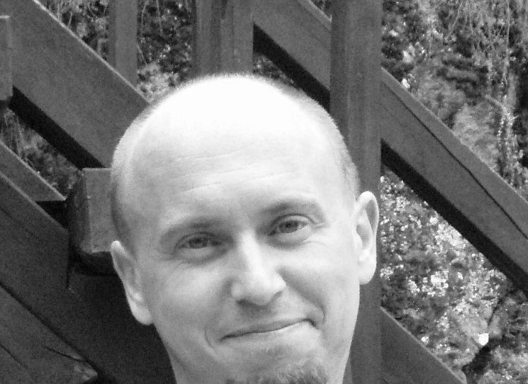 Před pár dny v nakladatelství Trigon vyšla nová básnická sbírka Michala Jareše nazvaná Začátek eposu. Společně s Michalem Jarešem, redaktorkou Boženou Správcovou a výtvarníkem Ondřejem Basjukem bude kniha představena. Jako host zahraje Mikoláš Chadima.