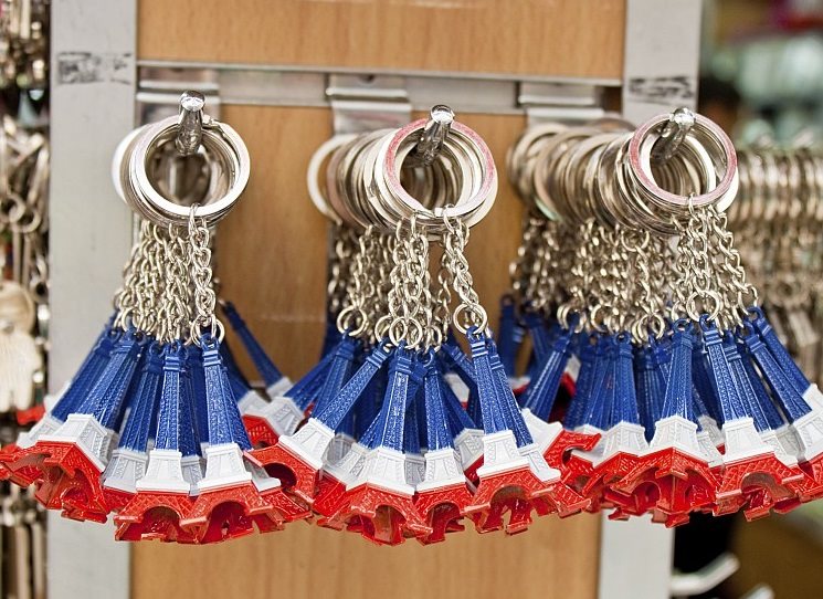 Kde byl vězněn muž se železnou maskou a čí tvář se pod maskou mohla skrývat? Jak to bylo s obléháním La Rochelle a jaká byla doopravdy královna, za jejíž čest se mušketýři bili? Proč byste nechtěli být pacientem středověké nemocnice v Beaune? Proč musela být milenka Jindřicha IV. trochu ušmudlaná? Jaké dramatické osudy psaly první ročníky Tour de France? Uvedení za účasti autora Zbyňka Kašpara.