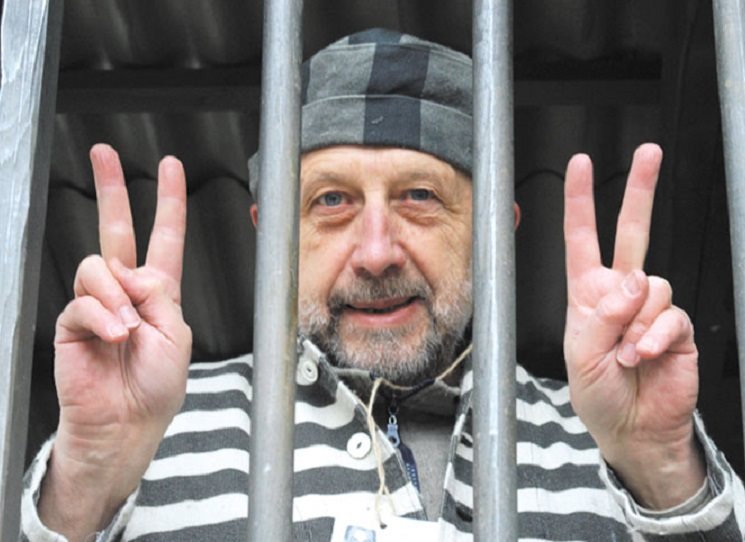 Z knihy básní Vychechtávky Jana Vodňanského bude recitovat a zpívat autor a Sbor břežanských kastrátů), jako host vystoupí Druhá doba a nějaké překvapení.