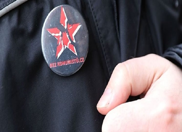 Cesta československých komunistů k moci a následná destrukce státu se odehrávala minimálně od roku 1945. Únor 1948 byl vyvrcholením komunistických snah o převzetí moci a znamenal nejen popření všech principů, na kterých Československo stálo během první republiky, ale i totální rozvrat společnosti. Jednou z bezprostředních reakcí na komunistickou represi byl studentský pochod v únoru 1948. Právě tímto tématem se budou zabývat spisovatel a nakladatel Jiří Padevět a historik Petr Koura