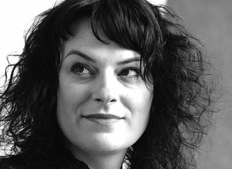 Letošní patronkou Domu čtení je básnířka a šperkařka Marie Šťastná, jež si v průběhu roku pozve zajímavé hosty. Prvním hostem bude básnířka Simona Racková. Simona Martínková – Racková je básnířka, redaktorka, editorka a literární kritička.