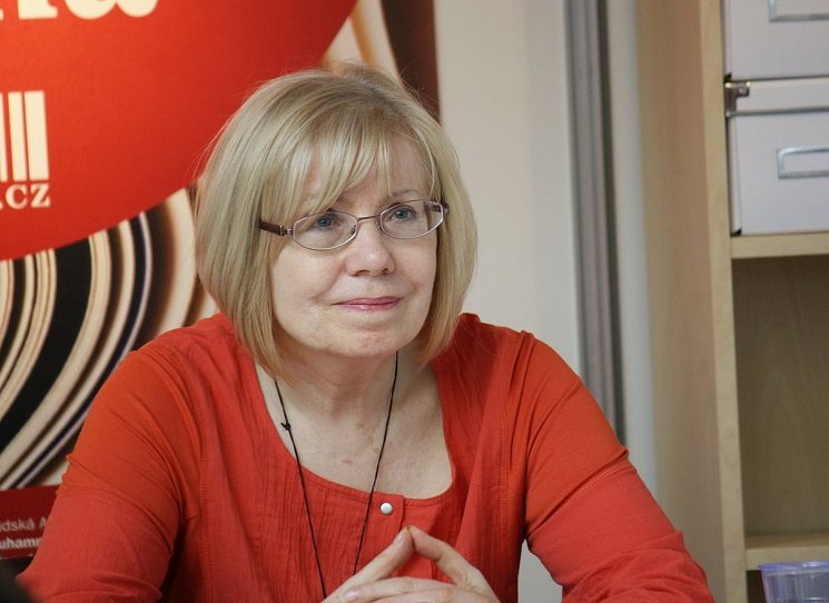 Autorka představí knihu povídek, kterou vloni vydalo nakladatelství Mladá fronta. Miniatury s mistrnou pointou, v nichž autorka úročí své zkušenosti s lidmi i s literaturou.