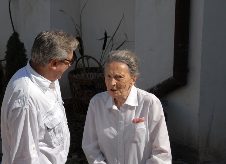 Proběhne u příležitosti 80. narozenin básnířky, prozaičky, překladatelky a výtvarné teoretičky. O díle Věry Linhartové promluví a z jejích textů čtou: Marie Langerová, Miloslav Topinka, Zbyšek Sion, Miroslav Petříček, Jakub Vaněk, Jaromír Typlt, Petr Král, Stanislav Dvorský a Zdenka Švarcová. Uvádí a moderuje Robert Krumphanzl. foto Bořek Zasadil