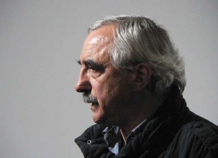 „Komicky deziluzní text generace, která prožila lepší část života za socíku“.  Hostem spisovatel, filozof a překladatel Ladislav Šerý.