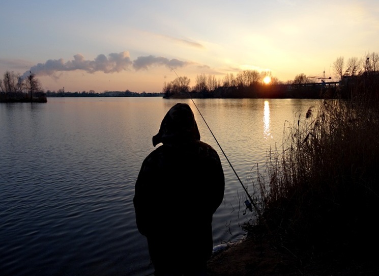 Na útesu se někdo zbavuje velkého břemene - druhý případ Vaniny Guarrasiové a její svérázné mordparty