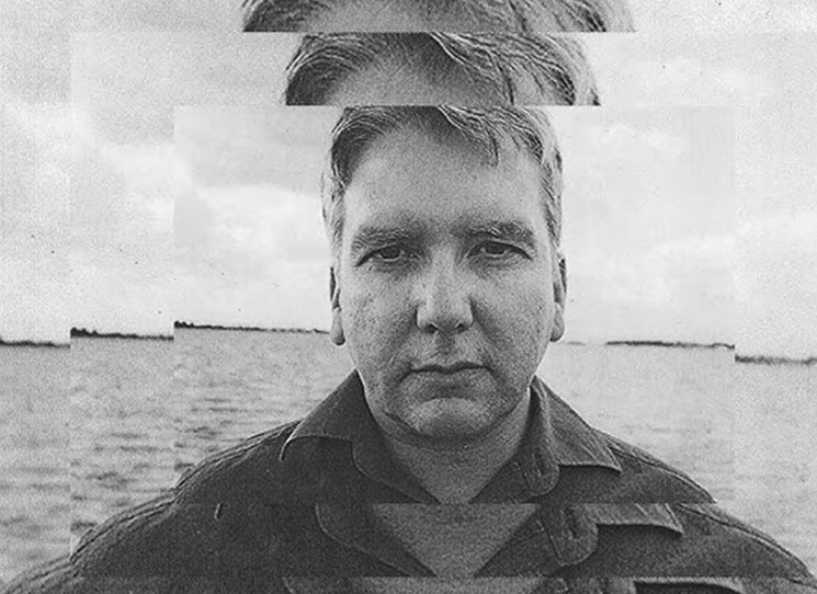 "Teze této knihy zní, že kultura 21. století se vyznačuje anachronismem a ochablostí. Tuto stázi však pohřbilo a překrylo povrchní běsnění „novosti“ a neustávajícího pohybu. Fenomén „zpřeházeného času“, montáže dřívějších epoch, přestal stát za komentář; je nyní tak rozšířený, že už si ho ani nevšimneme." Mark Fisher