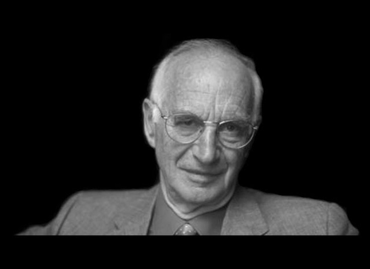 Nemůžeme nikdy zabránit válce nebo smysluplně mluvit o míru a odzbrojení, pokud nevstoupíme do této lásky k válce. Pokud se svou imaginací nepřesuneme do bojového stavu duše, nemůžeme porozumět jeho přitažlivosti. Musíme tedy „jít do války“; a tato kniha má za cíl „povolat naši mysl k vojenské službě“. Nejdeme do války „ve jménu míru“, jak velmi často prohlašuje podvodná rétorika, ale spíše kvůli samotné válce: abychom porozuměli šílenství její lásky.  James Hillman