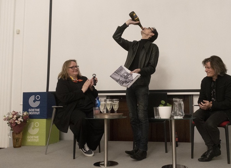 Křest knihy? Polít Čechy v Berlíně? To my tady neděláme!