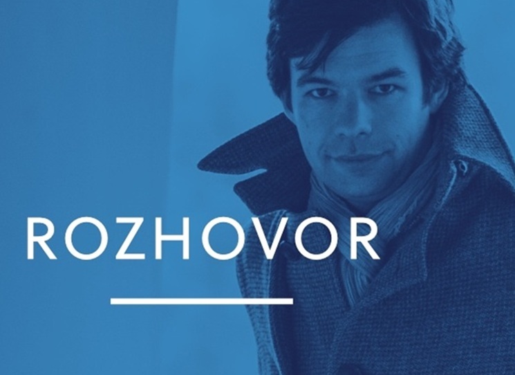 Anto­lo­gii Na solar sestavil spisovatel a šéfredaktor časopisu Host Jan Němec.„Povíd­ky jsou obvykle krát­ké a inten­ziv­ní a v tom­to ohle­du se podo­ba­jí spí­še bás­ním. Není náho­da, že zatím­co pou­ze hrst­ka bás­ní­ků píše romá­ny (nebo opač­ně: jen málo roma­no­pis­ců píše bás­ně), pat­ří čas­to k těm nej­lep­ším povíd­ká­řům vůbec.“