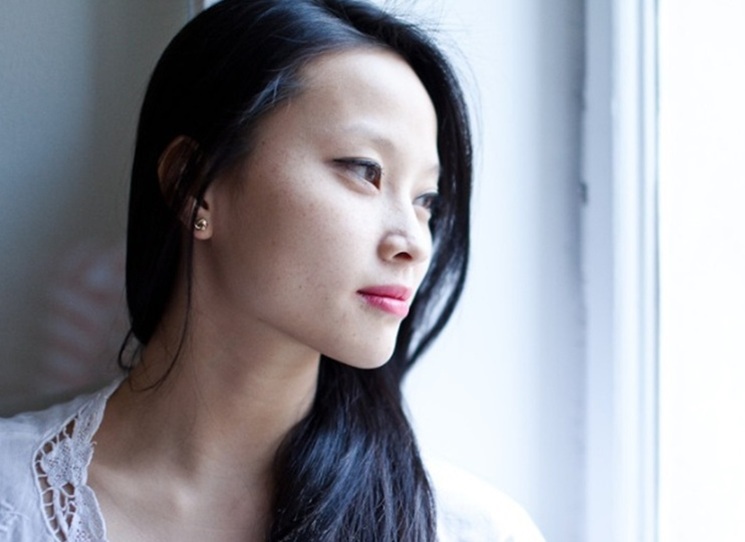 Trang Do se narodila ve Vietnamu, ale od svých pěti let žije v Čechách. Od roku 2008 začala psát blog o Vietnamcích v Čechách, posledních deset let pod názvem Asijatka. Teď shrnula své postřehy na téma, kde leží Českovietnamsko a jak se v něm žije, ve své autobiografické prvotině Asijatka v Česku.