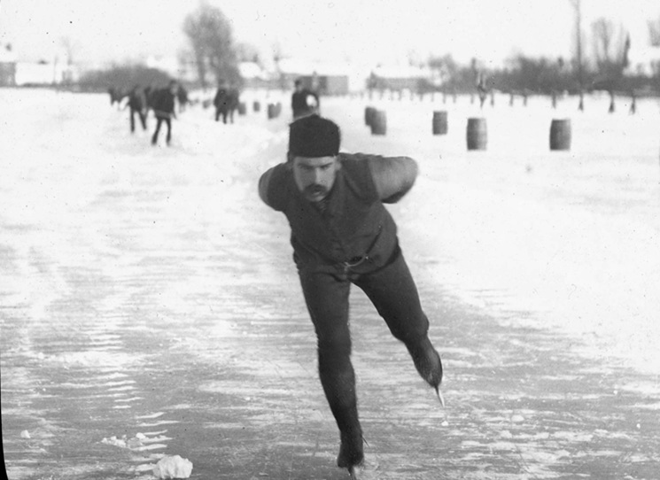 Nové velkolepé vydání světového bestselleru s ilustracemi Leviho Pinfolda ve zvětšeném formátu. A v souborném vydání volné „provensálské“ trilogie Petera Maylea je možné s autorem nerušeně znovu prožívat radosti i strasti života cizince, který se rozhodl uskutečnit svůj sen žít v místě, jež dosud znal pouze jako turista.