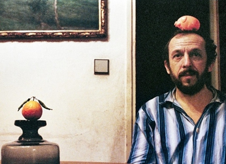 Unikátní sonda do hudební historie, vhled do autorova soukromí, obrazová zpráva o Československu druhé poloviny dvacátého století, svědectví o proměnlivosti fotografického stylu doby... Tím vším může být nová kniha Systém Stivín, která právě vychází. Především je ale důkazem toho, že Jiří Stivín ovládá mistrně nejen možné i nemožné druhy dechových nástrojů, ale také fotoaparát a umění fotografie.