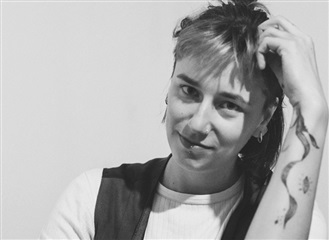 Jeden z nejsilnějších debutů roku 2025 napsala Marie Škrdlíková