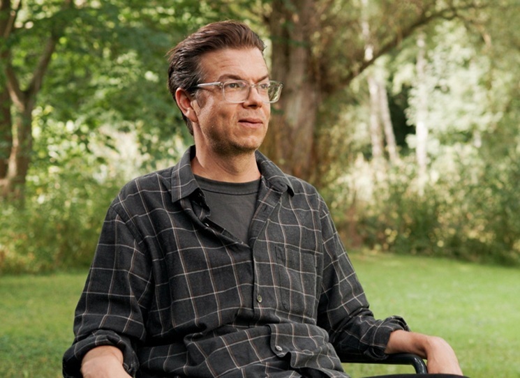 Kniha 22:04 je novodobou literární klasikou, která je, kromě společenských a existenciálních otázek, protkaná také obrovským množstvím literárních a uměleckých odkazů, a ve výsledku je tak úvahou o umělecké produkci posledních několika dekád. Přestože má román 22:04 poměrně temný přídech, ve skutečnosti nabízí přemýšlení o tom, jestli je možné náš současný svět transformovat a proměnit.