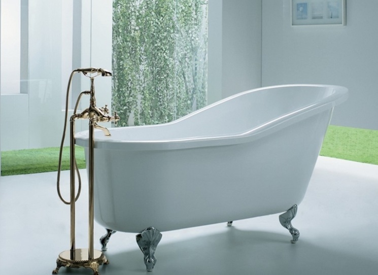 V centru příběhu stojí morálně poněkud rozkolísaný obchodník Ravinel, jehož manželství se spořádanou Mireille je narušeno, když se jim do cesty připlete cílevědomá lékařka Lucienne. Ravinelův dosud nudný život se postupně mění v noční můru, v níž se fatálně stírá hranice mezi realitou a přeludem.