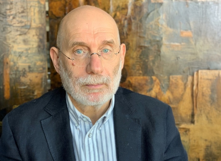 Rusko Leninovo a Stalinovo je závěrečný díl knižní série Dějin ruského státu a vychází v češtině jako první. Boris Akunin v něm bez ideologických nánosů mapuje proměnu ruského státu od revoluce roku 1917 po Stalinovu smrt a ukazuje, proč je právě tato epocha důležitá pro pochopení současného Ruska.