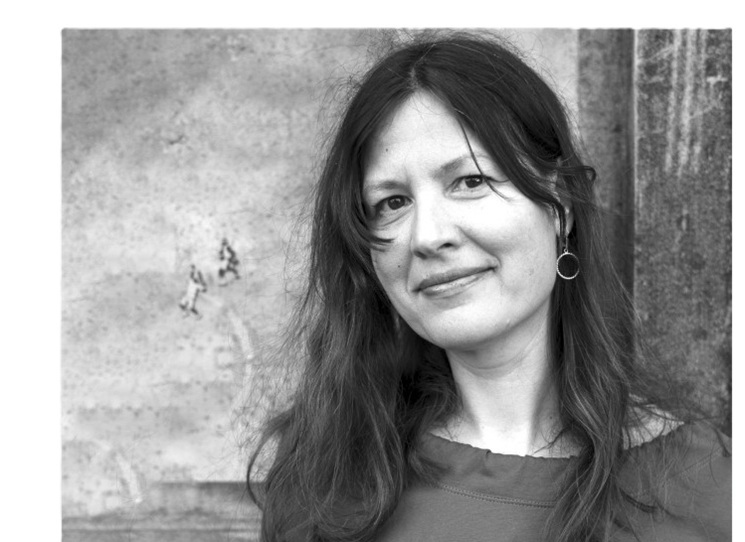 Cenu za prózu i cenu Kniha roku získala Dora Kaprálová. Slavnostní večer proběhl hladce obrace. Kritizovalo se ministerstvo kultury, debutantka roku Marie Škrdlíková potřebovala veřejně podpořit Palestinu a jeden z oceněných vědců se přiznal, že ochutnal vlčí trus. Knihy byly zase jednou na chvíli víc vidět i mimo literární hard core. A gratulace za ocenění Českého rozhlasu Vltava za přínos pro knižní kulturu - dělá pro knihy opravdu hodně.