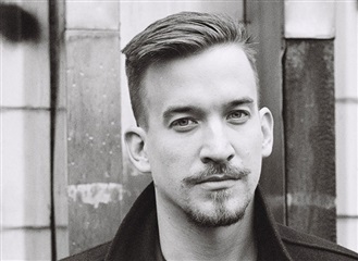 Zámoří Jana Škroba - poezie pro všechny ztracené daleko od pevniny