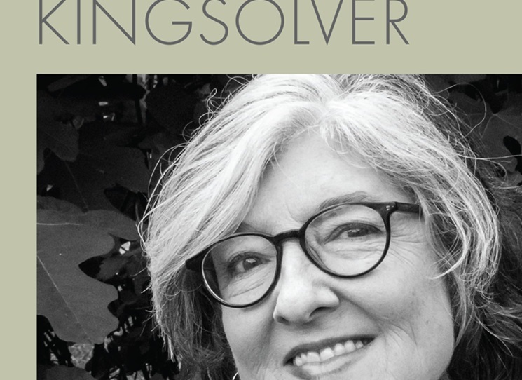 Barbara Kingsolver za knihu v roce 2023 získala Pulitzerovu cenu za beletrii a Women’s Prize – tedy cenu, která ve Velké Británii oceňuje ženské autorky. Od začátku je to příběh rozpadu. Osobnosti, komunity, rodiny, společnosti. A přitom jde zároveň o jeden z nejsilnějších bildungsromanů posledních let.