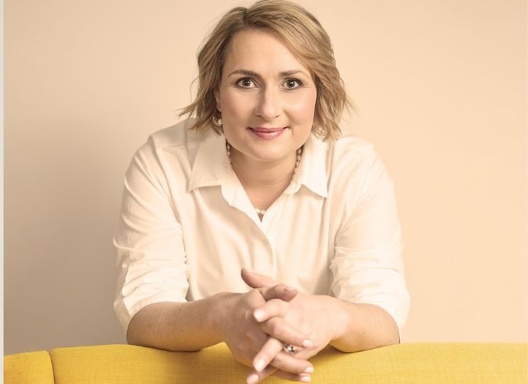 Kdy je ten správný čas jít na terapii – a dá se to vůbec obecně říct? Na mýty kolem psychoterapie, na to, proč někdy nefunguje, i na to, co se s člověkem děje na neurofyziologické úrovni, když se konečně cítí v bezpečí, jsme se zeptali psychoterapeutky Terezy Ševčíkové, autorky knihy Ta bolest nejsi ty.