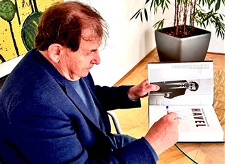 Michael Žantovský: Havel se choval stejně před monarchou jako s námi v hospodě