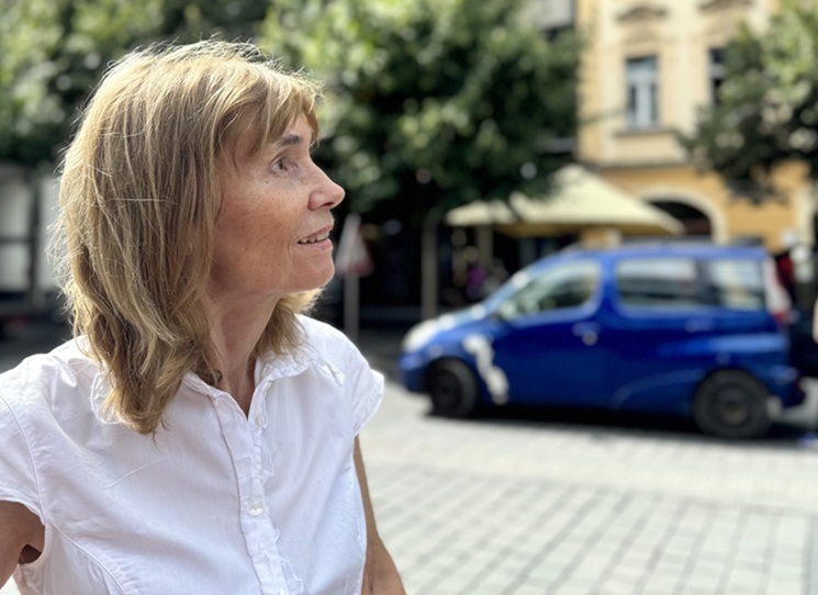 Co znamenalo pro Arnošta Lustiga štěstí? Proč své knihy neustále přepracovával a jak si i během těžké nemoci uchovával humor, vitalitu a chuť žít? Markéta Mališová v knize Arnošt a vycházkový kuře zachycuje společné cesty, osobní vzpomínky i poslední roky
spisovatelova života. Jaký byl Arnošt Lustig v soukromí a co by na její knihu řekl? Vychází v rámci Velkého knižního čtvrtku 15. října.