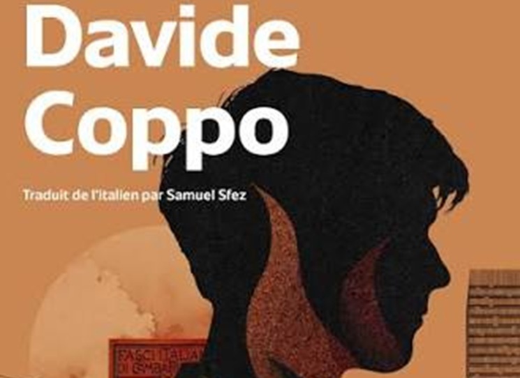 Davide Coppo na základě osobních zkušeností vypráví příběh Ettora ze středostavovské rodiny žijícího na počátku nového tisíciletí na okraji milánské aglomerace. Jeho rodiče jsou zaneprázdněni vlastní prací a nejeví přílišný zájem ani o syna, ani o sebe navzájem. Pod zdánlivě dokonalým povrchem vládne citová prázdnota. Víc o knize autor v rozhovoru.